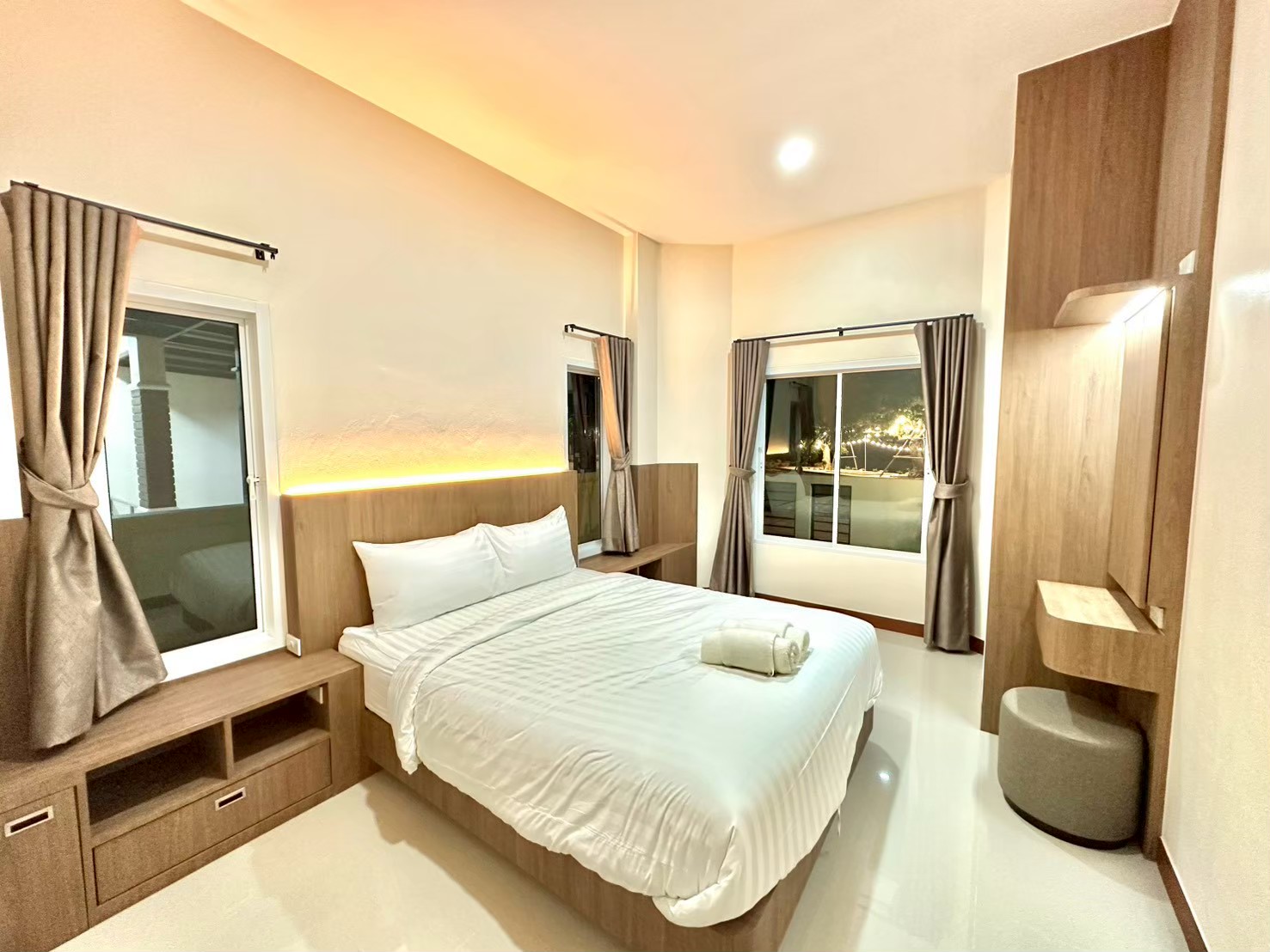 ที่พักสัตหีบ ห้องนอนหลัก รักแรกพบ รีสอร์ท